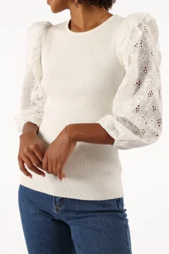 Halle Top