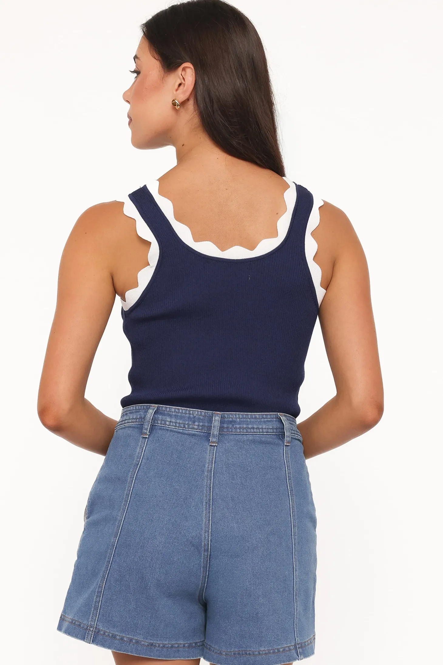 Johnson Scalloped Trim Tank