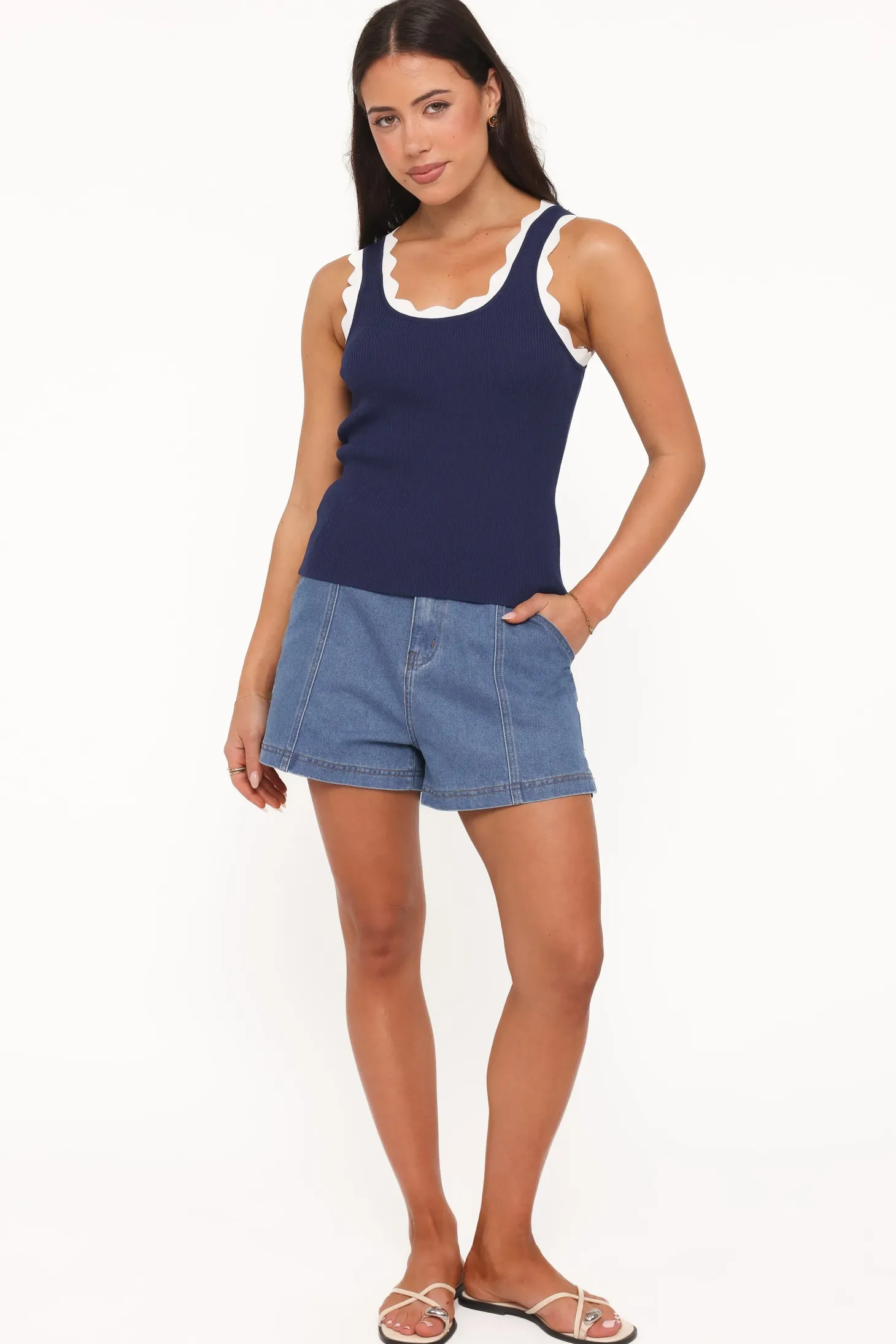 Johnson Scalloped Trim Tank