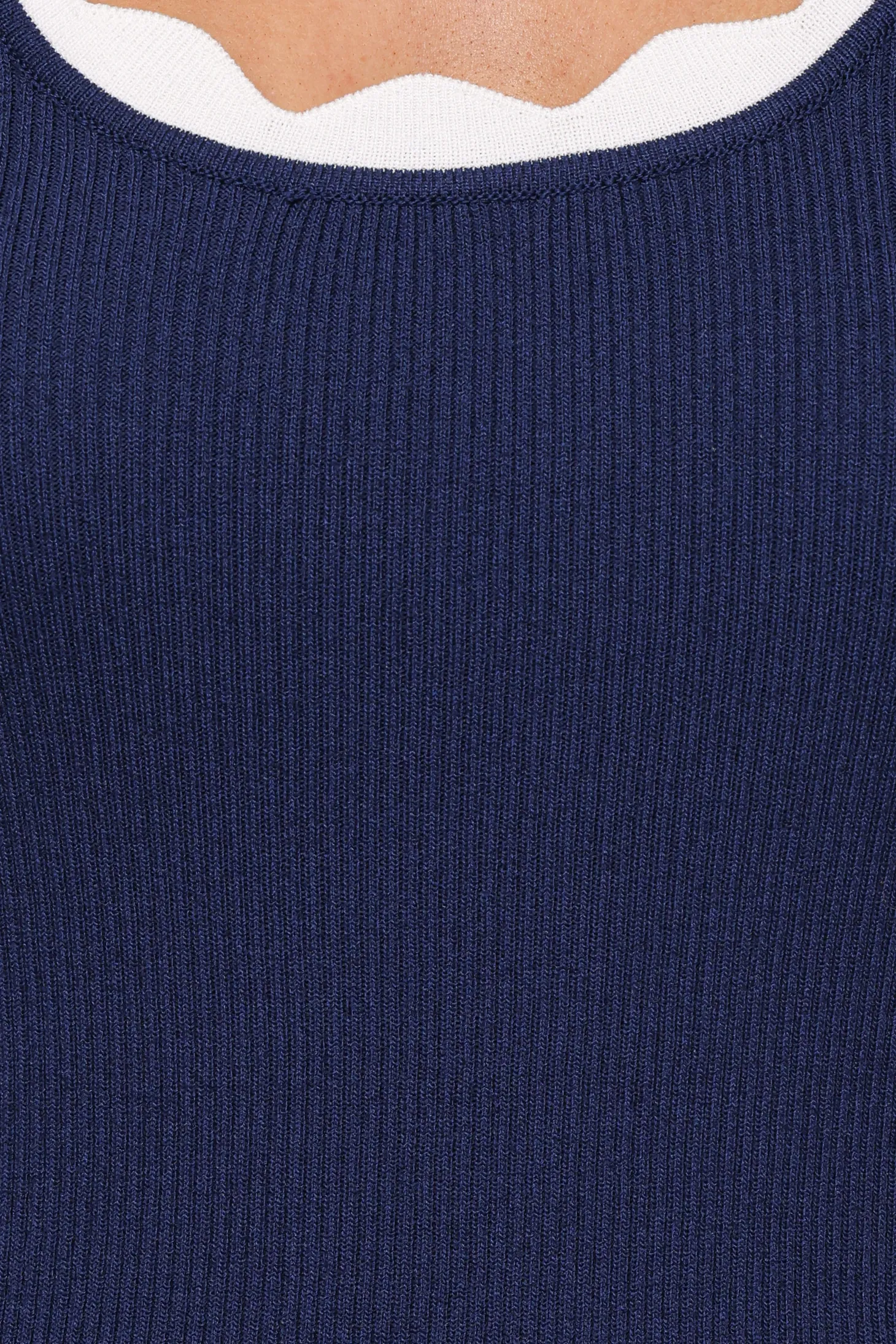 Johnson Scalloped Trim Tank