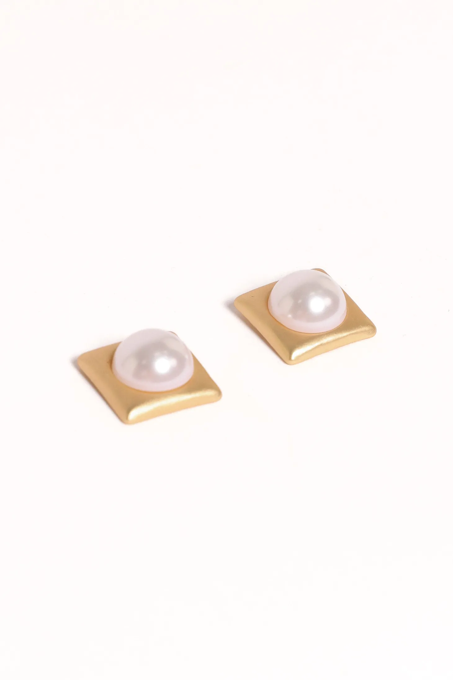 Kimmy Pearl Earrings