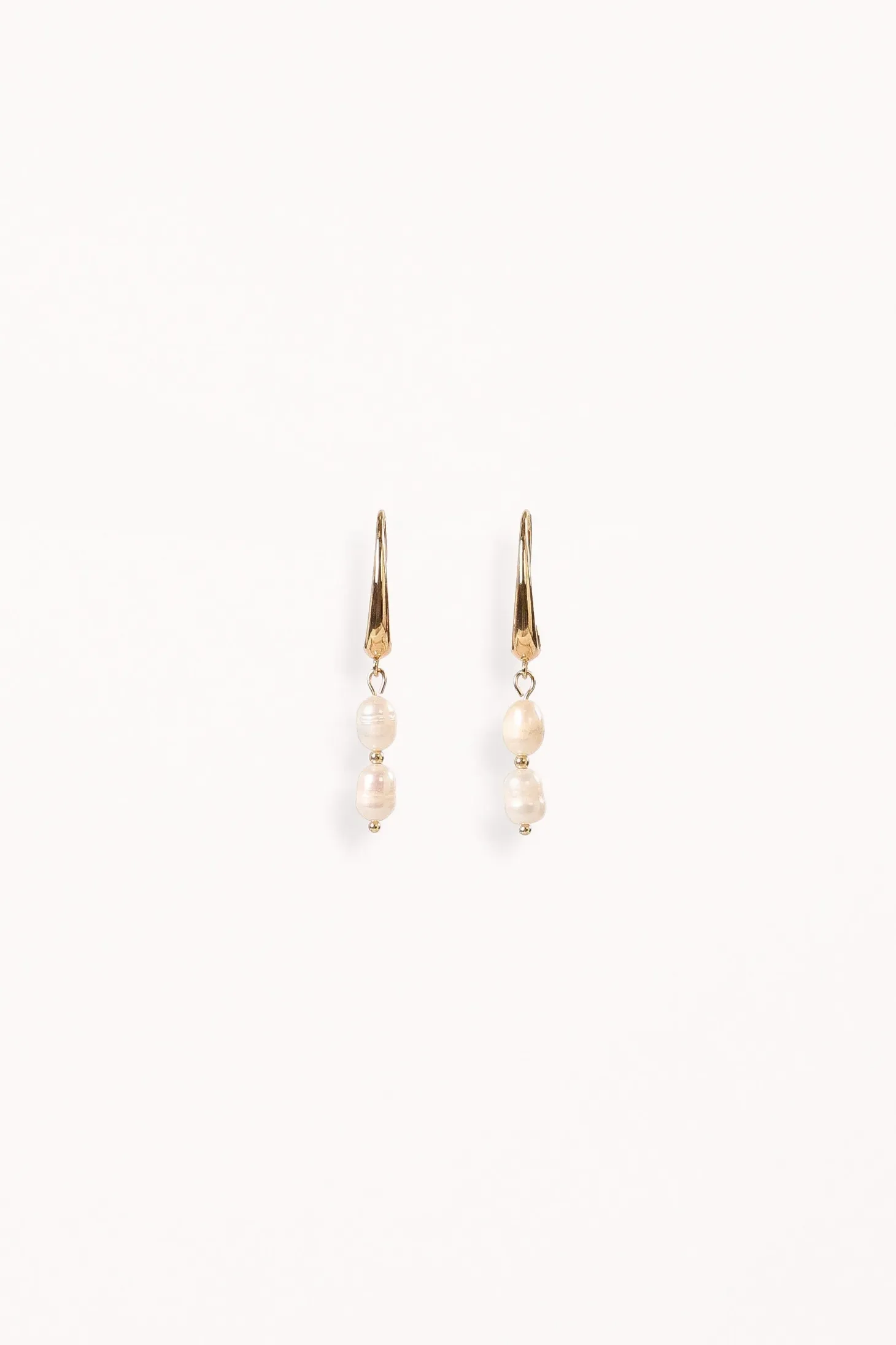 Larissa Pearl Earrings