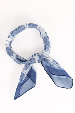 Nadia Scarf