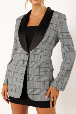 Veronica Contrast Lapel Blazer